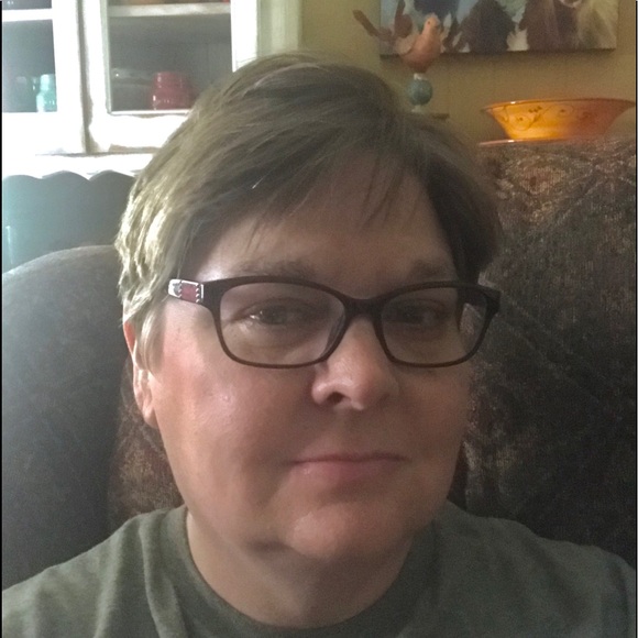 Meet your Posher, Lori - Picture 1 of 1